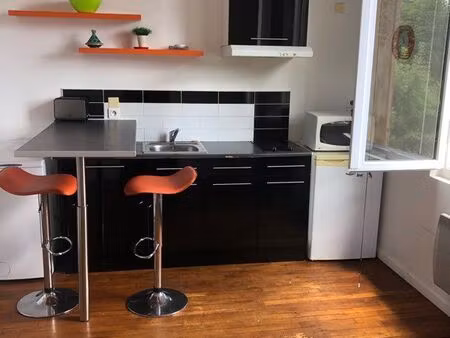 apparemment à loué