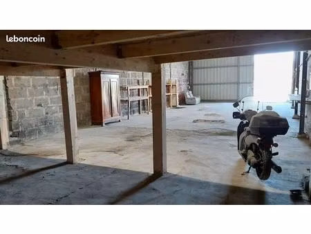 entrepôt 160 m² + mezzanine 32 m² à louer à libourne