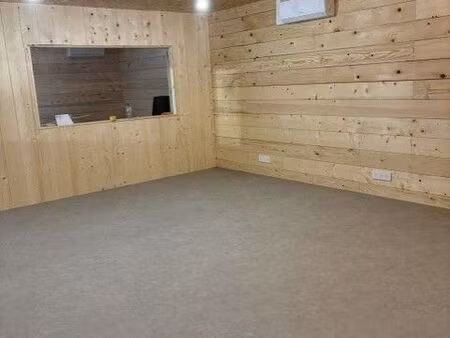 local professionnel 165 à 330 m² – entrepôt avec pont roulant 8t – cognin (73) – accès rap