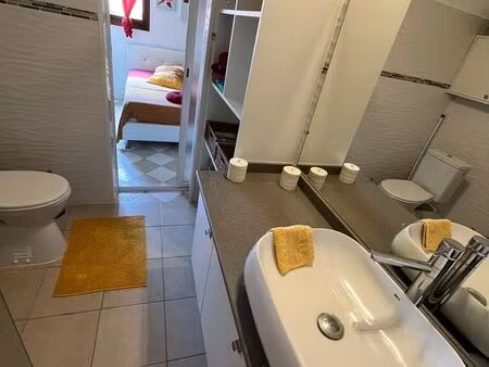 location – 2 appartements t1/t2 en rez-de-jardin (basse-terre) idéal pour salarié(e) ou ét
