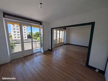 spacieux appartement de 175m2 avec balcon  cave et garage