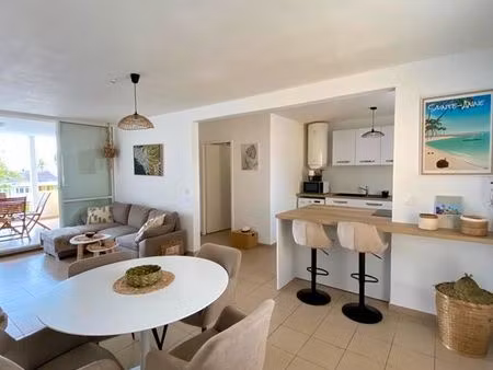 location à l'année t2 meublé - ste anne - accès direct au littoral