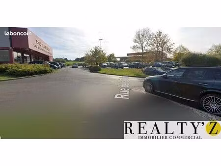 local commercial 1 600 m²