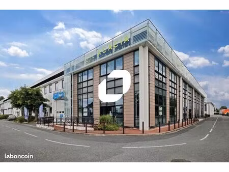 local d'activité 301 m²