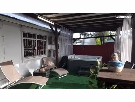 à louer a l'année -maison mitoyenne meublée avec jacuzzi à belcourt   baie- mahault ( 9712