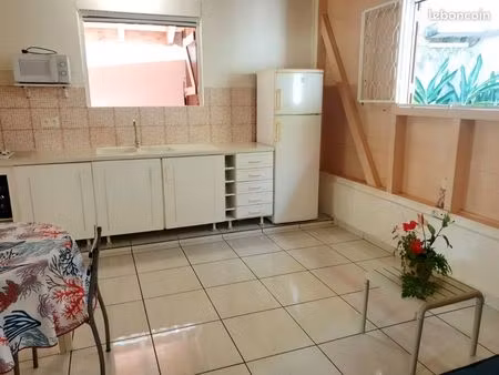 charmant f2 meublé avec jardin – les abymes proche fac/chu – 850 cc