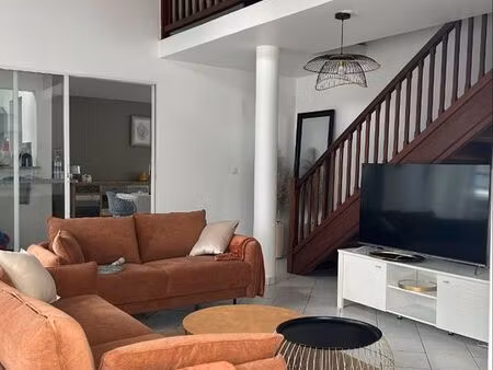 jolie maison meublée dans le bourg de port louis