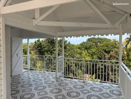 villa individuelle entièrement rénovée  idéalement située avec un terrain de 500m2
