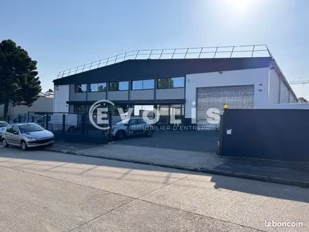 bureau 1 418 m²