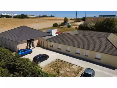 bureaux 590 m² sainte-maure