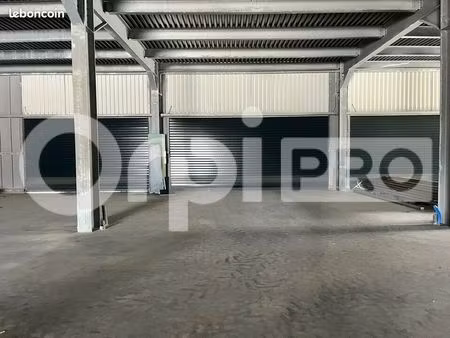 local commercial 797 m²
