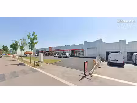local commercial 1 000 m²