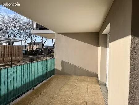 vends appartement récent f3