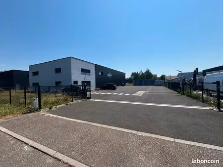 cellule artisanale bureau de 600 m2 sur foncier de 1800 m2 . 900 000 ht