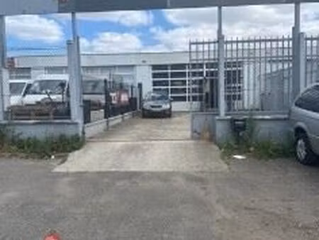 local 105 m² linas