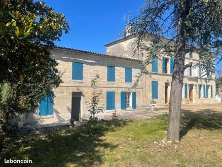 maison charentaise en pierre avec beaucoup de travaux