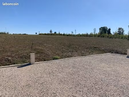 terrain à bâtir de 425 m2 au prix de 15300 à loulay (17)
