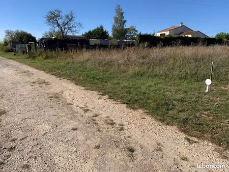 terrain à bâtir de 520 m2 au prix de 38800 à nieul-les-saintes (17)