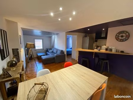 aurillac: bel appartement sous les toits (meublé ou non)