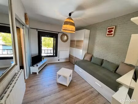 grand studio refait à neuf quartier st joseph