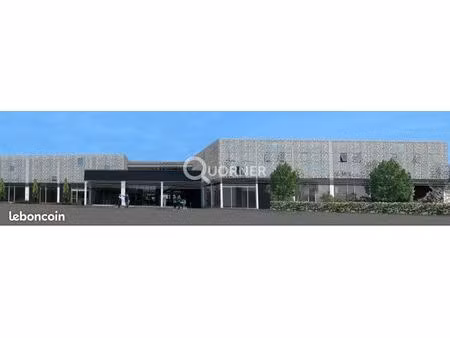 local 1093 m² puget-sur-argens