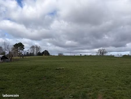 terrain à bâtir de 1658 m² à saint-santin-de-maurs (15)