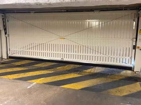 2 places de parking en sous sol - proche gare levallois / so ouest