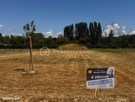 terrain 1 049 m² vinon