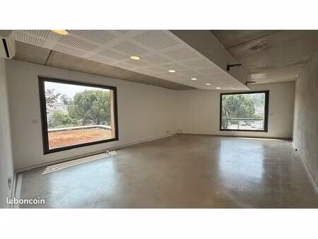 bureau 70 m2