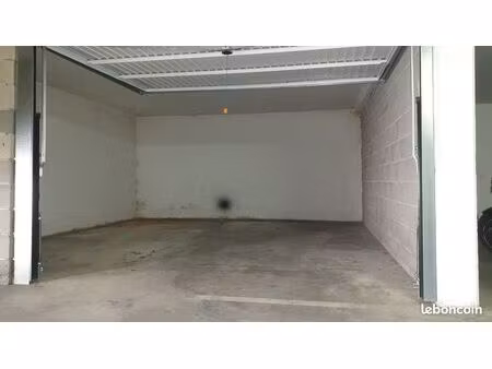 grand box double de 23 m² à louer – résidence sécurisée – proche rer vert-galant