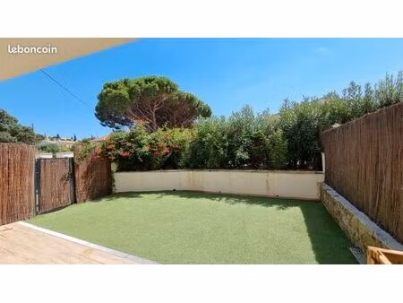 cavalaire-sur-mer – superbe t3 entièrement rénové avec terrasse de 45 m²  parking privatif