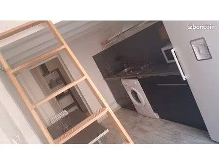 pieds dans l'eau appartement à louer à l'année idéalement situé tout à proximité