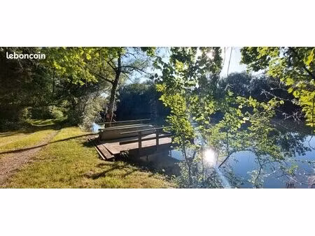 petite maison au bord de l eau pour pêcheur/chasseur ..riviere .charente