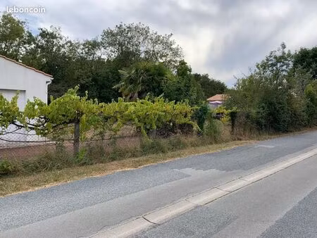 terrain à bâtir de 400 m2 au prix de 80000 à le chateau-d'oleron (17)