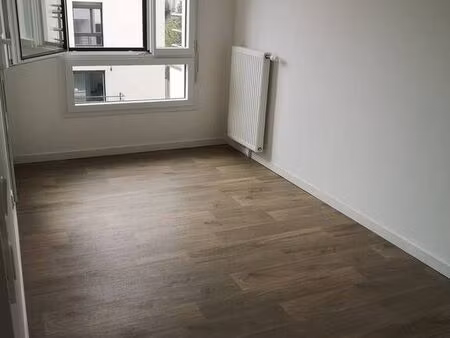 appartement t3 récent avec 2 terrasses et parking sécurisé – aubervilliers
