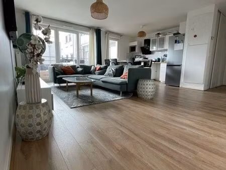 superbe t4 - 3 chambres - balcon - parking