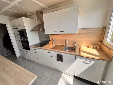location meublée - t2 bis 49 m² avec bureau  balcon et cuisine séparée - rer e (le chénay-