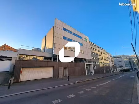 bureau 4 715 m²