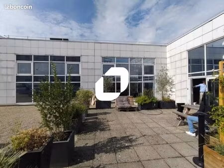 bureau 879 m²