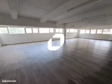 bureaux 559 m²
