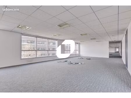 bureau 3 648 m²