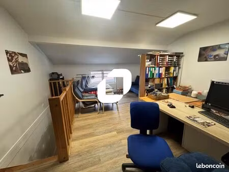 local industriel 151 m²