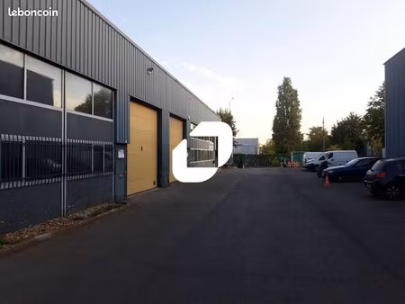 local d'activité 810 m²