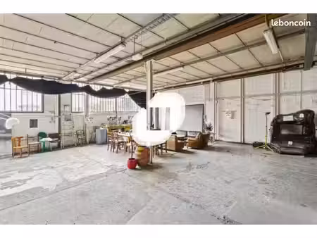 local d'activité 700 m²