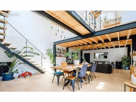 loft/atelier/surface 4 pièces 128 m²