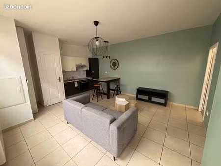 superbe t2 avec terrasse privative en centre-ville