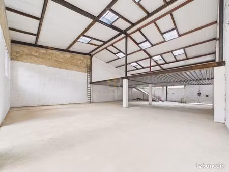 entrepôt 370 m² montreuil