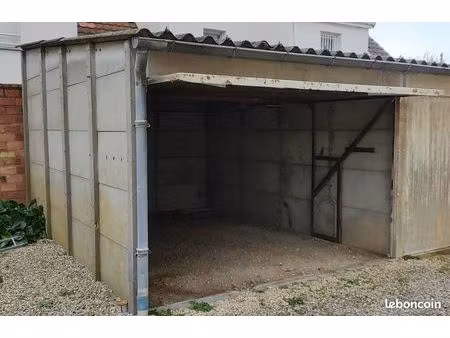 garage box accès facile  idéal pour motos  garde-meuble ou stockage