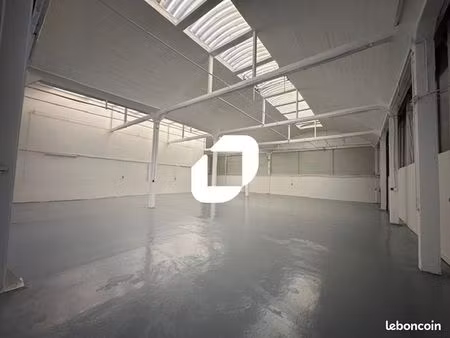 local d'activité 680 m²