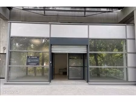 local commercial 35 m² pantin
